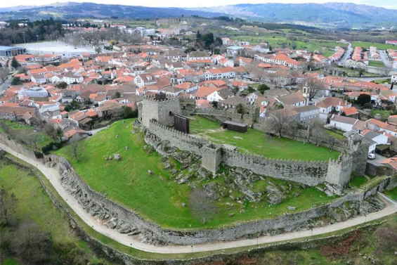 Castillo de Trancoso, Murallas y Puertas